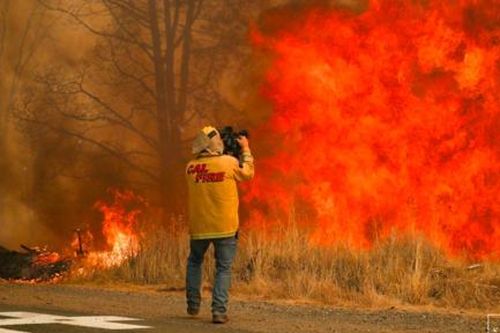 Lính cứu hỏa, binh sĩ đến California ứng phó cháy rừng diện rộng