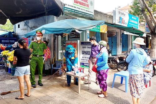 Người đi chợ mắc COVID-19, Đà Nẵng phát thông báo khẩn