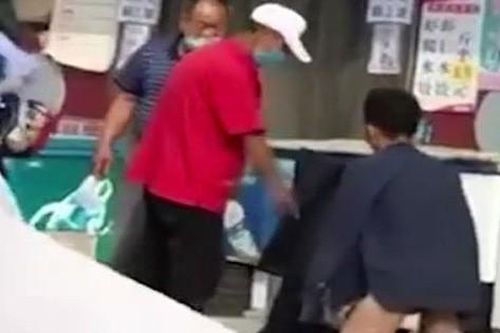 Nghe tin chồng qua đời ở khách sạn, vợ đau đớn nhận thi thể nhưng sốc hơn khi phát hiện hành động đáng xấu hổ của anh lúc còn sống
