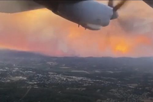 Hàng trăm đám cháy đang đe dọa California