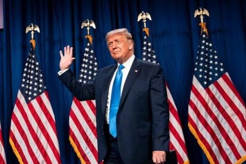 Tổng thống Trump phá truyền thống đại hội đảng ngay đêm đầu tiên