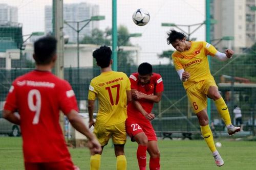 Bóng đá Việt Nam hôm nay: Cầu thủ HAGL chấn thương ở trận đấu tập của U22 Việt Nam