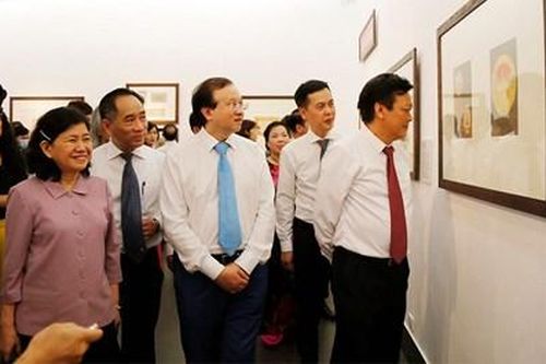 Triển lãm gần 200 tài liệu về sự ra đời của Quốc huy Việt Nam