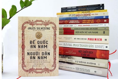Sách sử 'lên ngôi' mùa dịch