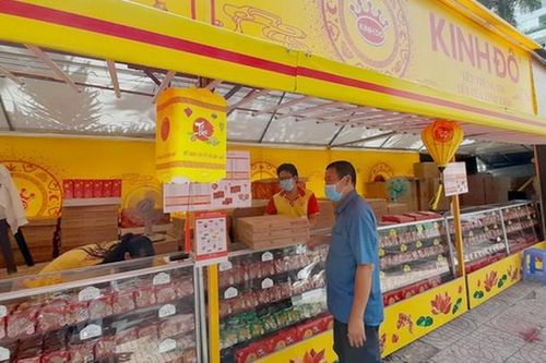 Thị trường bánh Trung thu: Giá tăng, khách mua èo uột