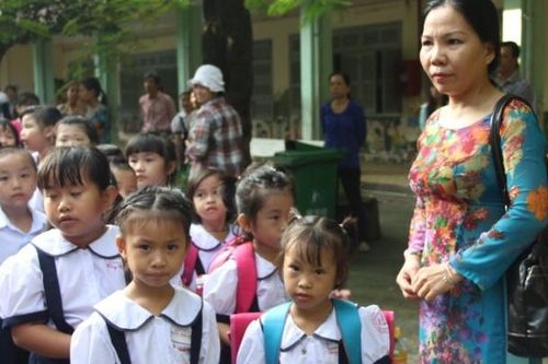 Hàng nghìn học sinh trước nguy cơ không có chỗ học tại TPHCM - gỡ khó cách nào?