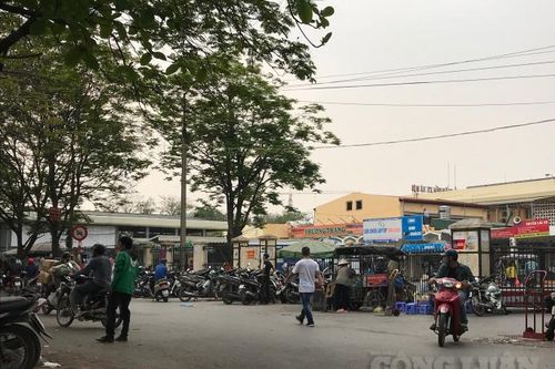 Hà Nội: Vỉa hè, lòng đường được 'tận thu' đến bao giờ?