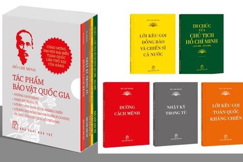 Đưa bộ sách 'Hồ Chí Minh - Tác phẩm Bảo vật quốc gia' đến với công chúng