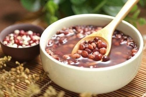 Thất tịch 2020: Giới trẻ đổ xô mua chè đậu đỏ mong thoát 'ế'?