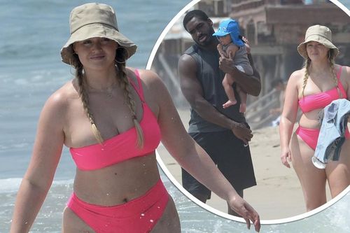 Siêu mẫu ngoại cỡ Iskra Lawrence diện bikini gợi cảm đi biển cùng bạn trai