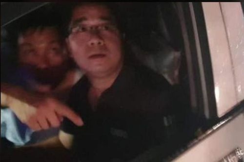Hà Nội: Nghi án 2 người say rượu đi ô tô tông gãy chân cô gái