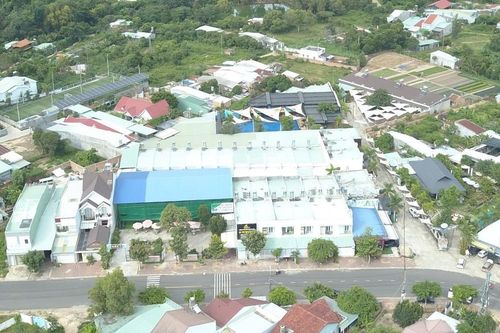 Cận cảnh những vi phạm dưới chiêu bài 'hiến đất làm đường' ở Kon Tum