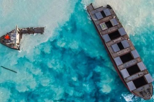 Đánh chìm tàu Nhật Bản mắc cạn ở Mauritius gây sự cố tràn dầu