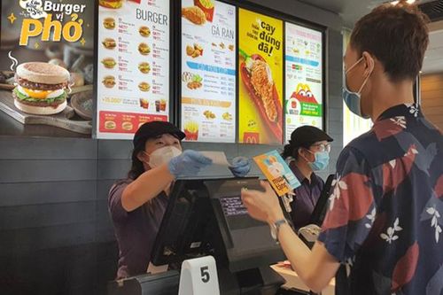 Burger vị Phở - ngon đặc biệt McDonald's mừng Quốc Khánh Việt Nam