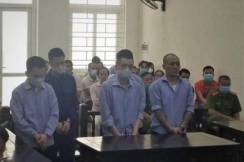 Nhóm côn đồ 'quỵt' tiền quán phở, đòi 200 triệu ở Hà Nội