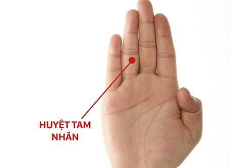 Có 1 điểm huyệt trên bàn tay nếu chịu khó ấn vào hằng ngày có thể sẽ chữa khỏi bệnh dạ dày, yếu bụng, lão hóa
