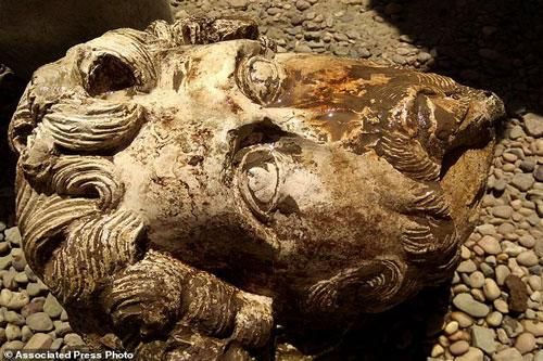 Phát hiện tượng bán thân Hoàng đế La Mã Marcus Aurelius hiếm có, nhiều cổ vật quý giá