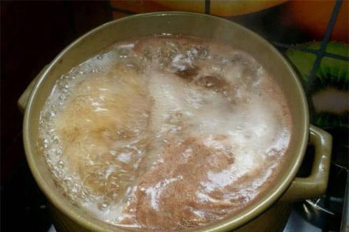 Sự thật về bọt sủi trắng trong nước xương hầm và mẹo cực dễ làm nước xương đang đục ngầu trong vắt trở lại
