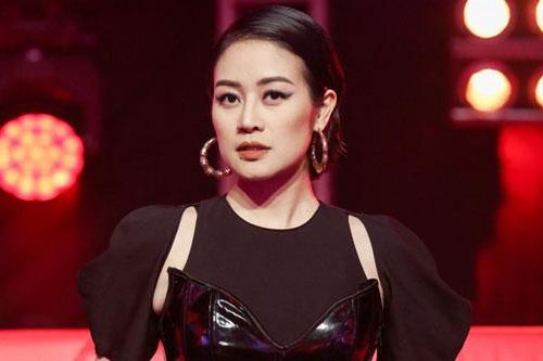 Cư dân mạng phản ứng với những màn 'cà khịa' hài hước của MC Phí Linh: 'Các anh ra punch line còn ít hơn cả MC'