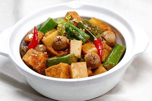 Lạ miệng với đậu hũ, nấm rơm kho tương, món chay thanh tịnh cho tháng 7 âm lịch