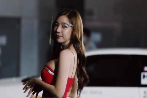 Siêu mẫu Thái Lan khoe đường cong nóng bỏng tại Bangkok Motor Show