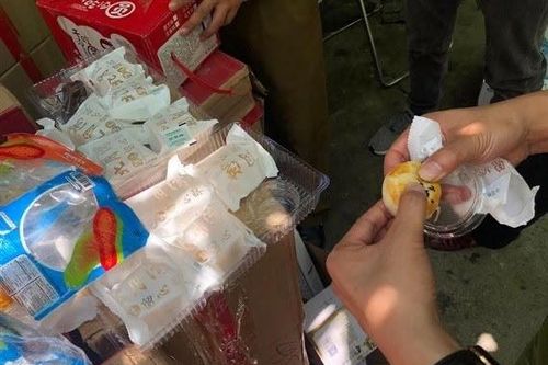 Hà Nội: Ngăn chặn 1.000 chiếc bánh trung thu kém chất lượng 'tuồn' ra thị trường