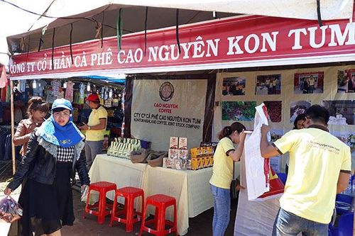 Kon Tum đưa hàng Việt về miền núi, biên giới