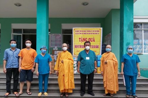 Ni giới Hệ phái Khất sĩ ủng hộ tuyến đầu chống dịch