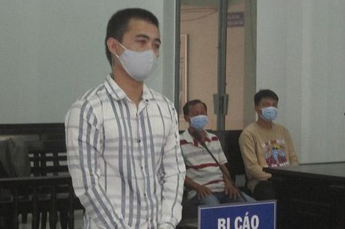 Vướng vòng lao lý vì đánh khách hát karaoke trêu bạn gái mình