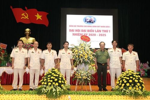 Gắn nghiên cứu khoa học, giảng dạy với công tác chiến đấu của lực lượng CSND