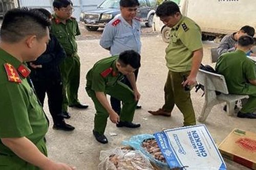 Công ty buôn bán thịt gà đã hết hạn sử dụng bị phạt hơn 50 triệu đồng