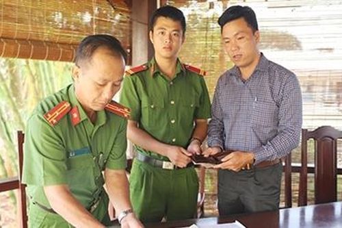 Chiến sĩ Công an Đắk Nông nhặt được của rơi trả người bị mất