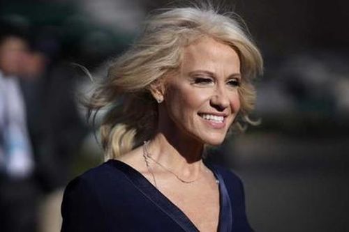 Cố vấn lâu năm của Trump từ chức