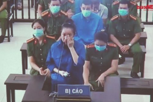 Vợ Đường 'Nhuệ' khóc giữa tòa, khai tát vào mặt nạn nhân chỉ để cảnh cáo