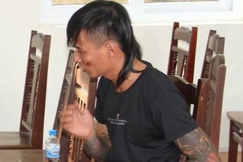 Đường cùng, mẹ tố cáo con trai 'ngáo đá' dùng súng dọa giết vợ, con
