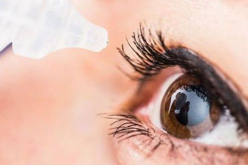 Vào viện vì mắt mờ dần với lọ thuốc nhỏ mắt, bác sĩ chỉ ra sai lầm vẫn dùng hàng ngày