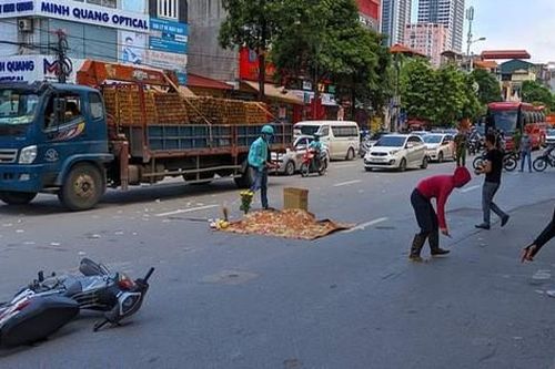 Hà Nội: Tai nạn thương tâm ở Cầu Diễn khiến một phụ nữ tử vong