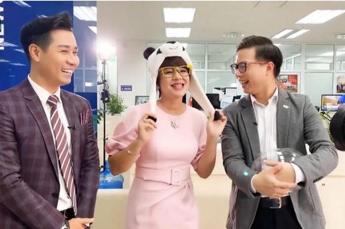 MC Diễm Quỳnh livestream bán hàng theo thử thách của MC Nguyên Khang