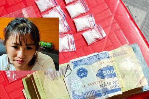 Bắt quả tang một phụ nữ mang theo ma túy trong đêm