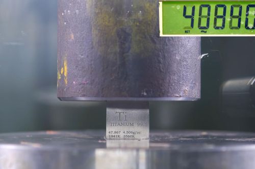 Thử nghiệm độ cứng của titanium bằng máy ép thủy lực