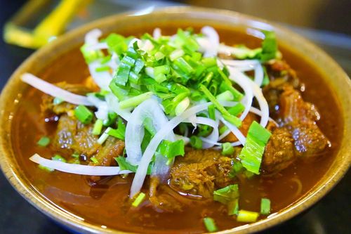 Ăn thử món bò kho 35 năm tuổi tại TP.HCM