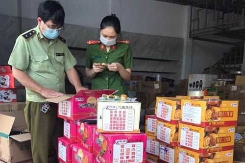 Hà Nội: Phát hiện hơn 13.000 sản phẩm bánh Trung thu nhập lậu