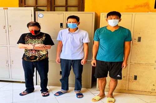 Bắt giữ ba đối tượng mua bán hóa đơn giá trị gia tăng