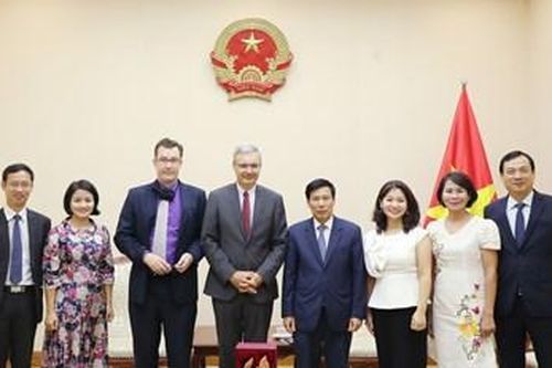 Đội bóng ngôi sao Pháp sẽ sang Việt Nam thi đấu khi hết dịch