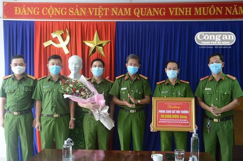 Khen thưởng cảnh sát Môi trường làm rõ hành vi xả thải ra môi trường biển