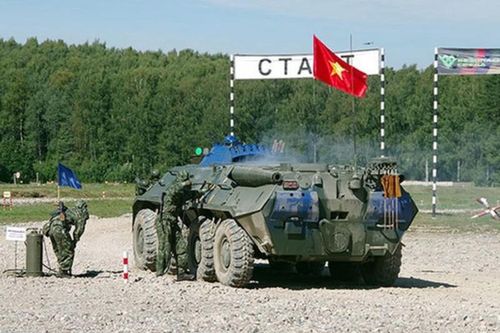 Thiết giáp BTR-80 cháy động cơ, đội tuyển Hóa học Việt Nam chịu thiệt
