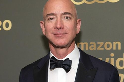 Ông chủ Amazon lập kỷ lục người giàu nhất thế giới trong lịch sử