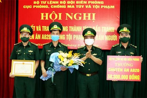 Bộ Tư lệnh BĐBP tặng Bằng khen và thưởng nóng cho Ban Chuyên án A820 và lực lượng đánh án