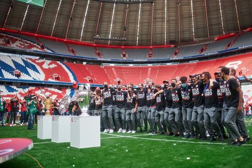 CLB Bayern tổ chức lễ mừng công trên sân không khán giả
