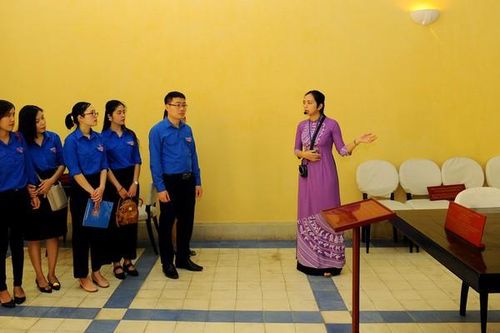 Bồi dưỡng lý tưởng cách mạng, trình độ chuyên môn cho thanh niên